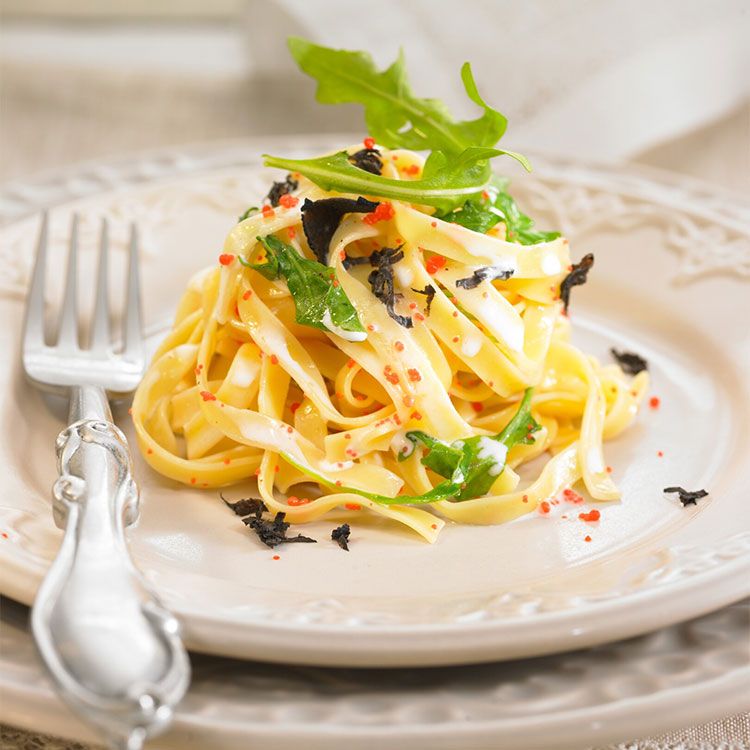 'Tagliatelle' cremosos con trufa y tobiko 'Tagliatelle' cremosos con trufa y tobiko