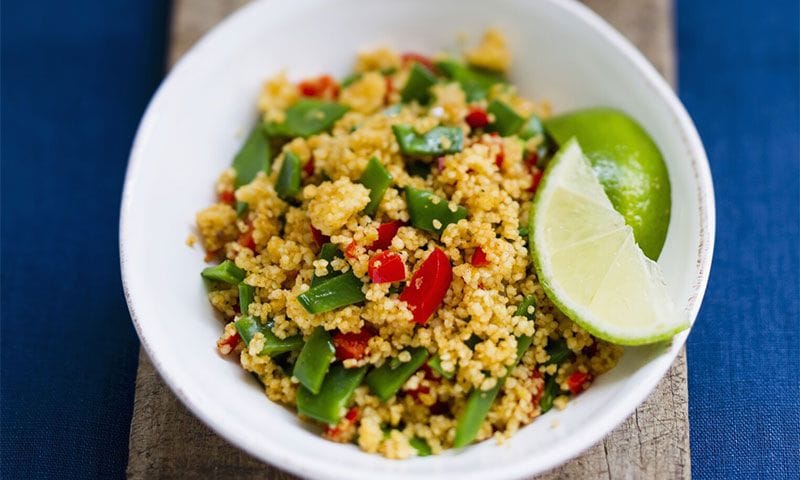 Ensalada de cuscús con tomate y tirabeques