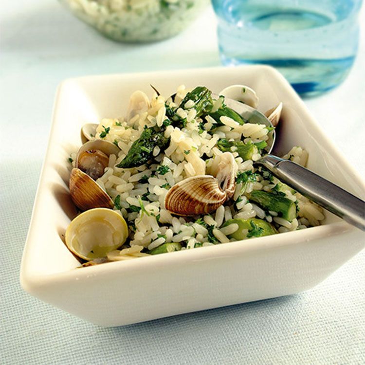 Arroz con espárragos trigueros y chirlas Arroz con espárragos trigueros y chirlas