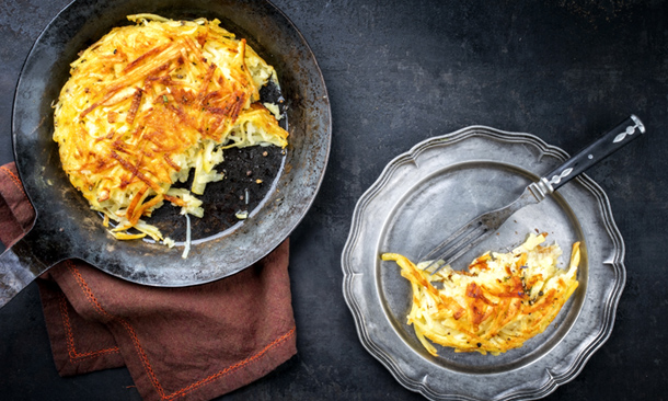 Rosti de patatas al estilo suizo Rosti de patatas al estilo suizo