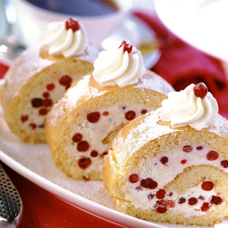 Brazo gitano relleno de mousse de grosellas Brazo gitano relleno de mousse de grosellas