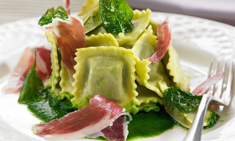 Raviolis de espinacas con jamón ibérico