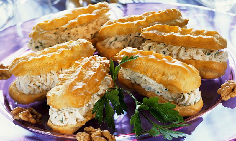 'Éclairs' con crema de queso y nueces