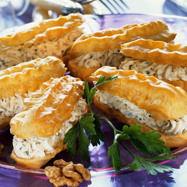 'Éclairs' con crema de queso y nueces 'Éclairs' con crema de queso y nueces