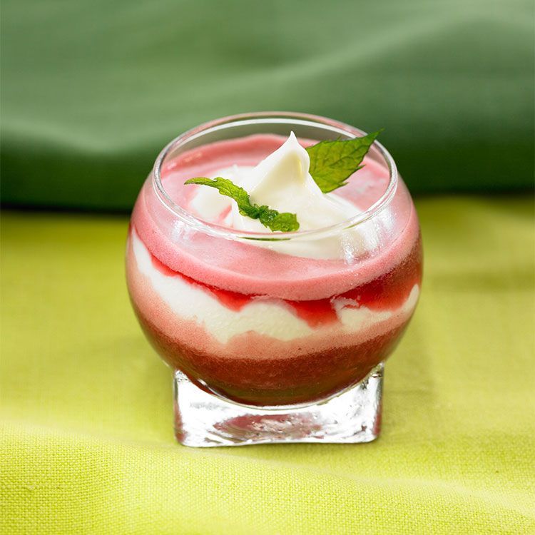 Sorbete de limón con sopa de cerezas Sorbete de limón con sopa de cerezas