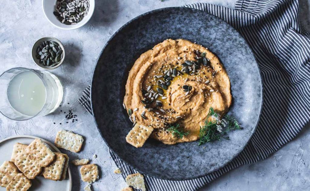 Humus de zanahoria con pipas de girasol