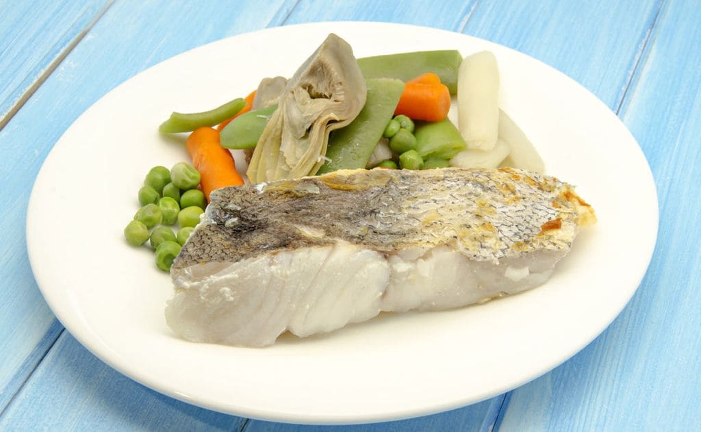 Lomo de merluza con verduras hervidas