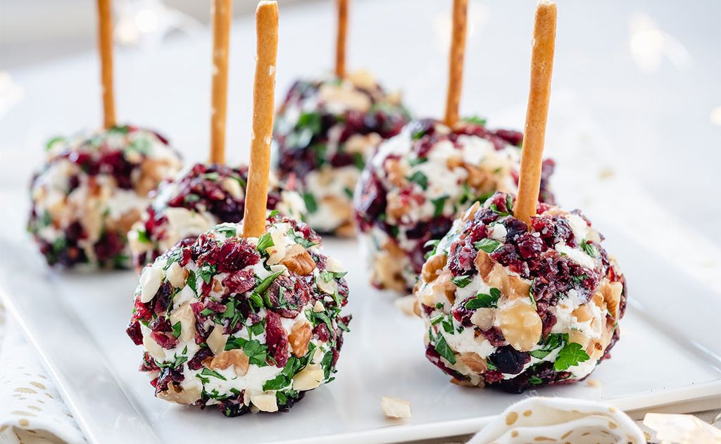 Bolitas de queso de cabra con arándanos y nueces