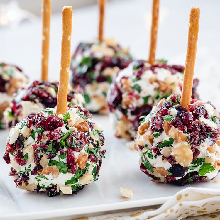 Bolitas de queso de cabra con arándanos y nueces Bolitas de queso de cabra con arándanos y nueces
