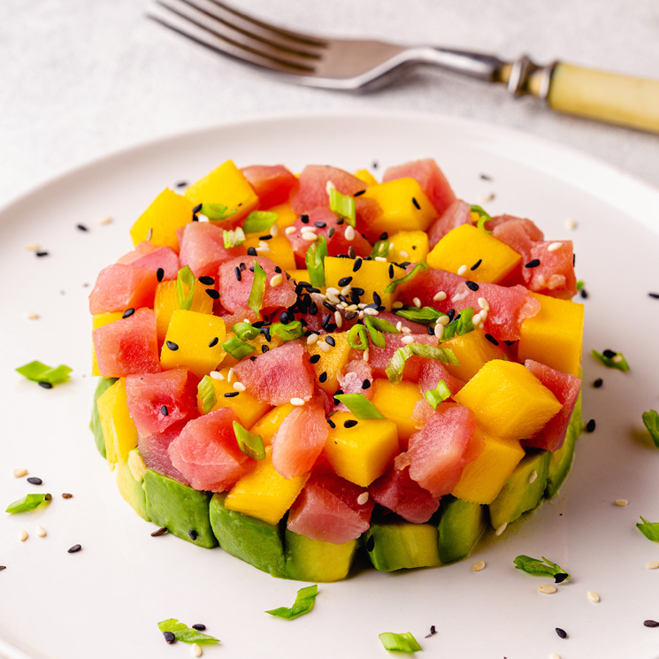 Tartar de atún, aguacate y mango