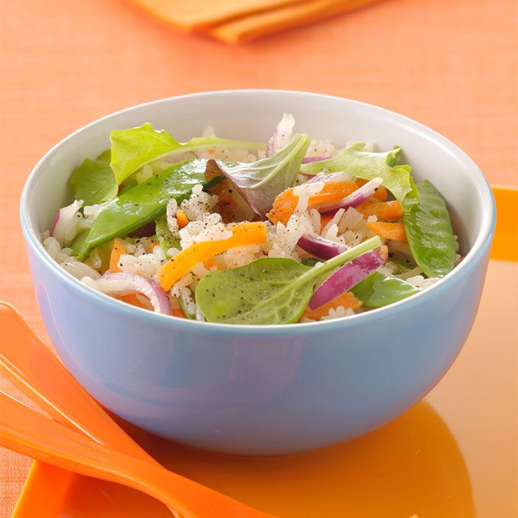 Ensalada con arroz, 'mezclum' de lechugas y verduras Ensalada con arroz, 'mezclum' de lechugas y verduras