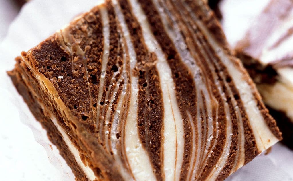 Bizcocho cebra de queso y chocolate