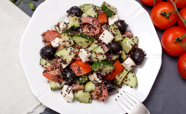 Ensalada de quinoa negra con tomate y pepino Ensalada de quinoa negra con tomate y pepino