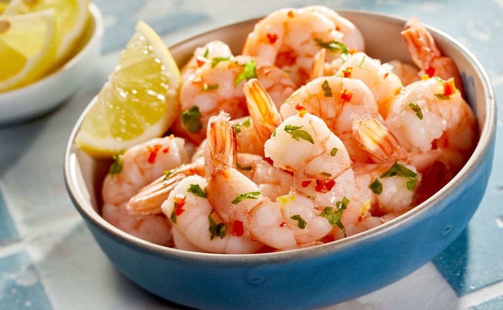 Gambas al vapor con guindilla y cilantro