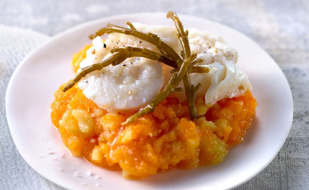 Merluza al vapor con puré de calabaza