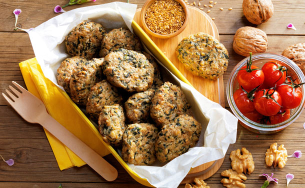 'Nuggets' de coliflor, espinacas y nueces 'Nuggets' de coliflor, espinacas y nueces