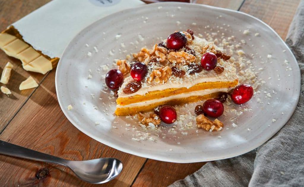 Tarta vegana de zanahoria con azafrán