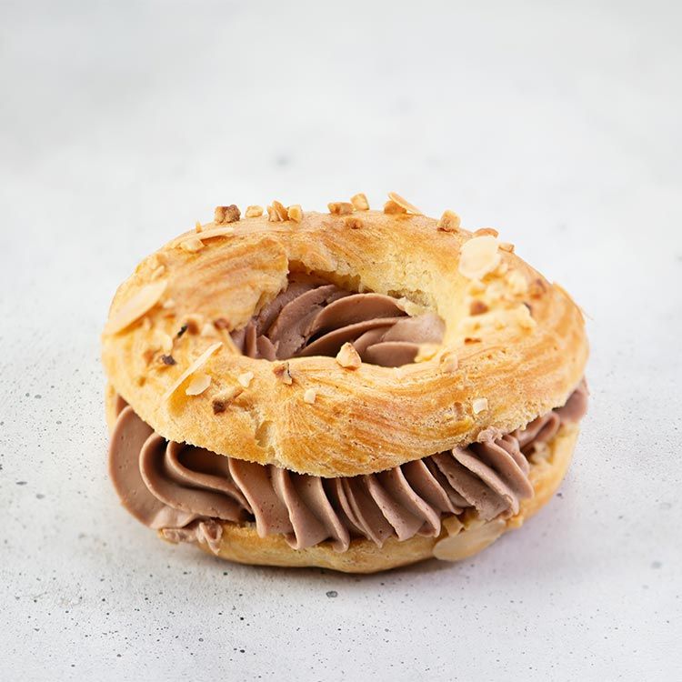 'Paris brest' relleno de trufa 'Paris brest' relleno de trufa