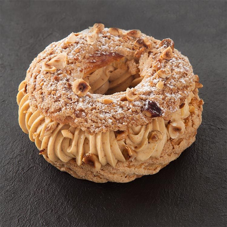 'Paris brest' relleno de muselina de praliné de avellanas 'Paris brest' relleno de muselina de praliné de avellanas