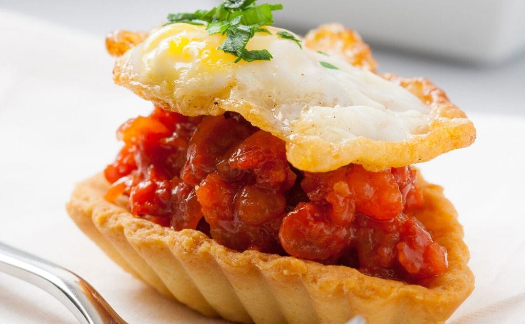 Barquita de chorizo con huevo