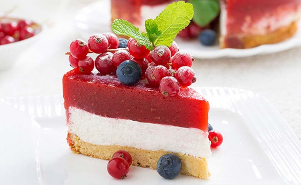 Tarta de queso con gelatina de fresa