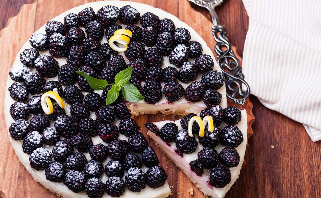 Tarta de queso con moras y limón