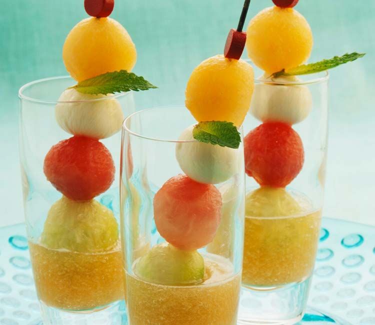 Brochetas de melón y sandía con granizado de naranja Brochetas de melón y sandía con granizado de naranja