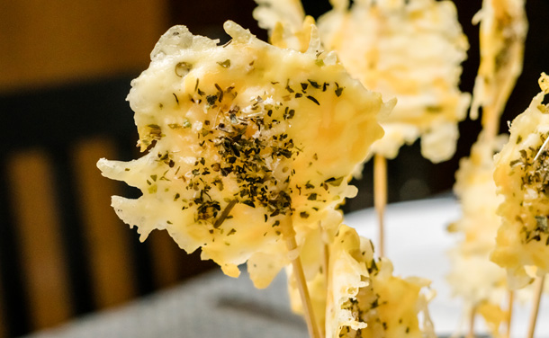 Piruletas de queso y orégano Piruletas de queso y orégano
