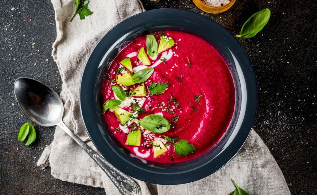 Gazpacho de remolacha y aguacate