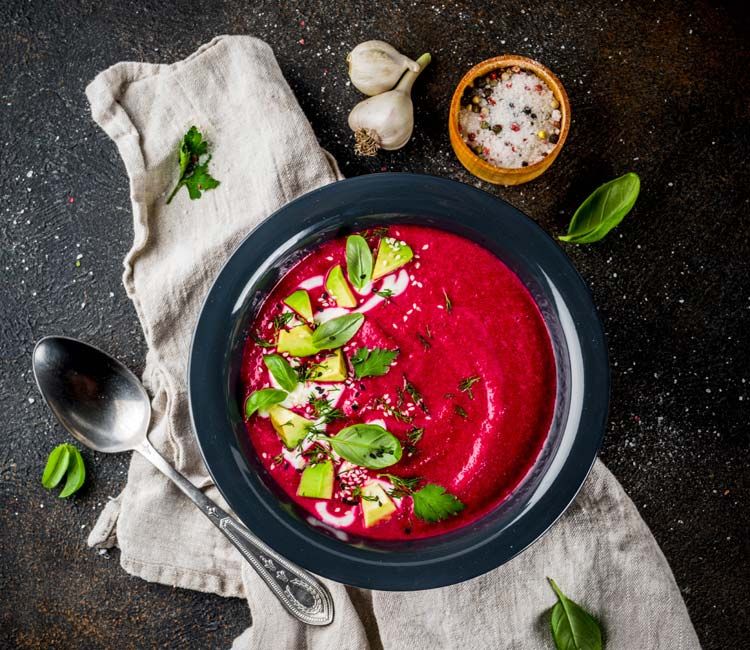 Gazpacho de remolacha y aguacate Gazpacho de remolacha y aguacate