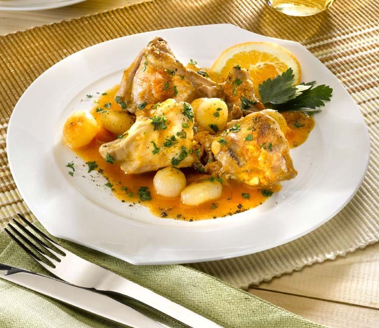 Chuletas de conejo en salsa de naranja con patatitas
