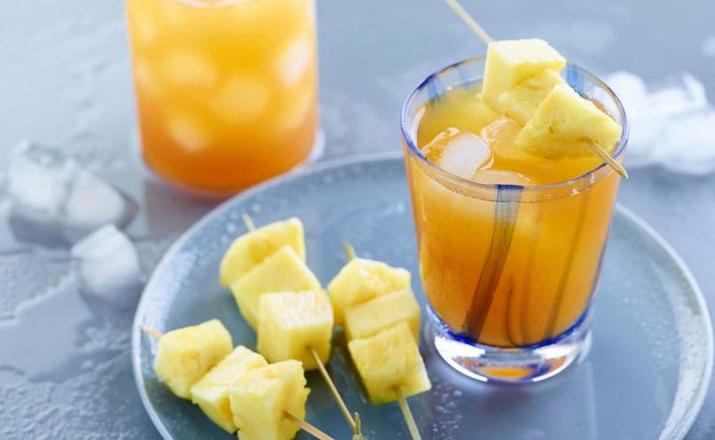 Té helado especiado con piña y 'lemongrass'