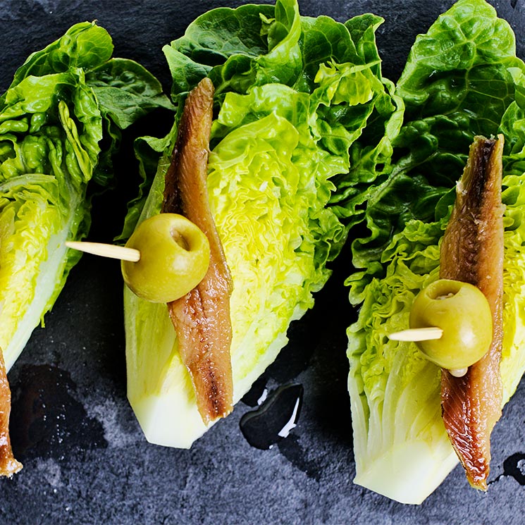 Cogollos de Tudela con anchoas y su vinagreta