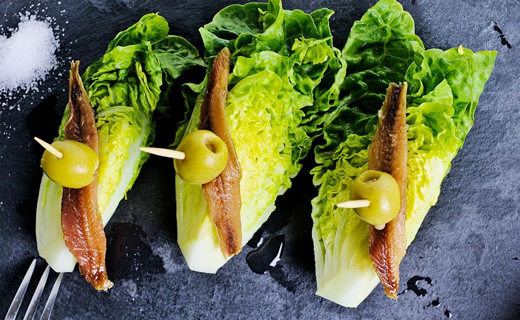 Cogollos con anchoas y su vinagreta