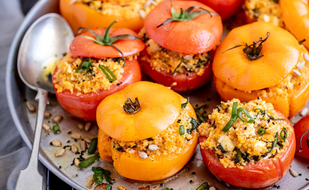 Tomates rellenos de cuscús y queso feta Tomates rellenos de cuscús y queso feta