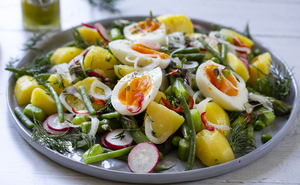 Ensalada de patata, huevo y rábanitos Ensalada de patata, huevo y rábanitos