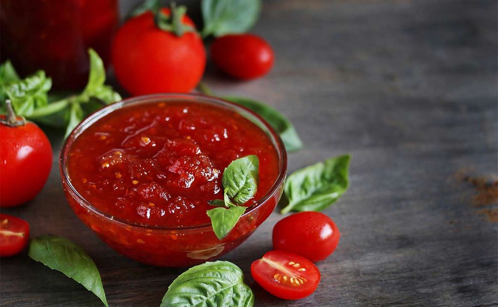 Mermelada de tomate y albahaca