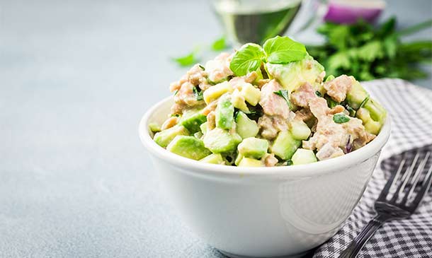 Ensaladilla de aguacate y atún Ensaladilla de aguacate y atún