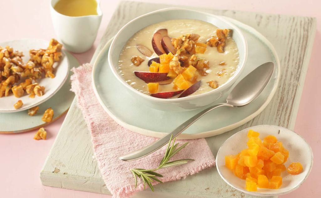Yogur con naranja, nueces y nectarina