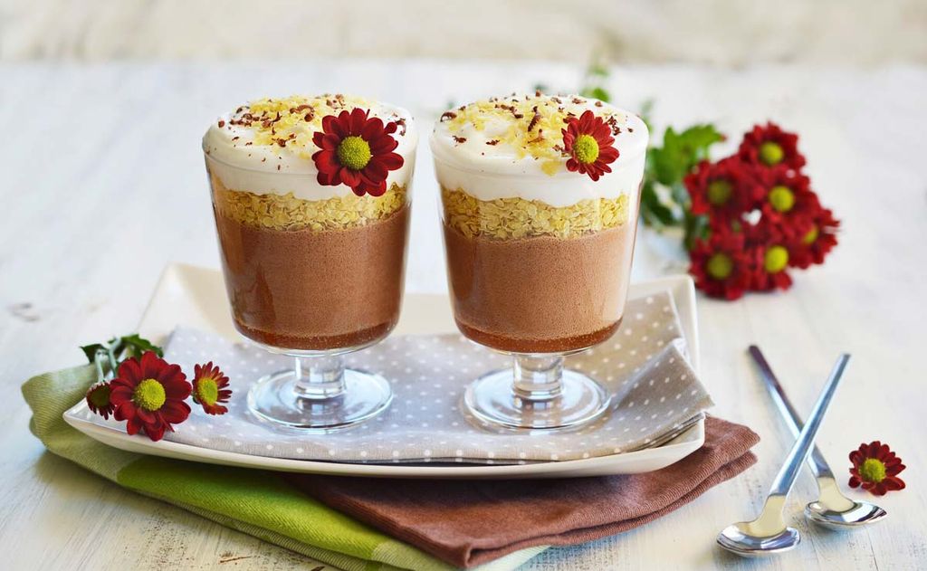 'Mousse' de chocolate con leche de coco y cereales