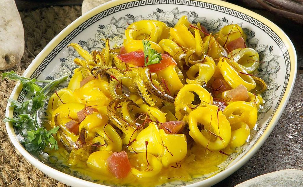 Chipirones guisados con azafrán