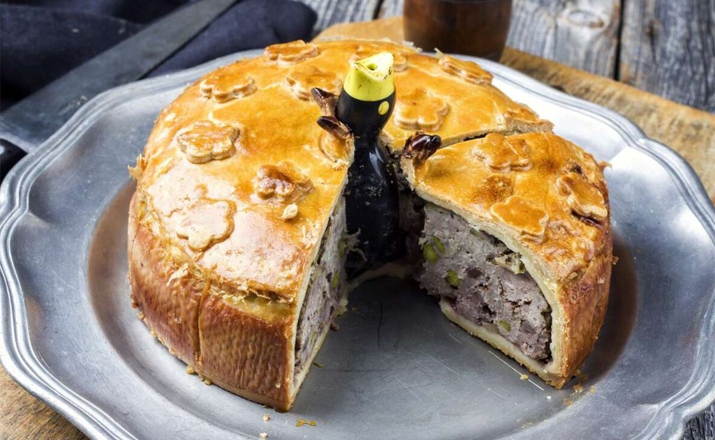 Tarta salada de cerdo y pistachos