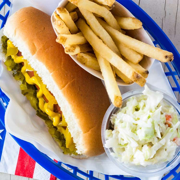 Perrito caliente con 'coleslaw' Perrito caliente con 'coleslaw'