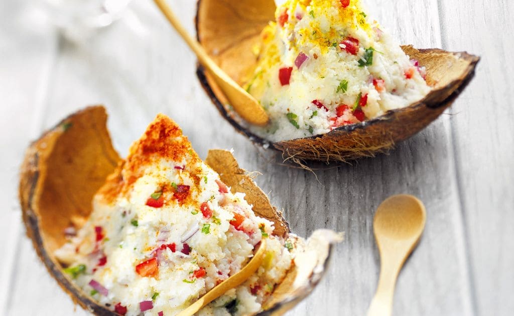 Corvina 'acevichada' con coco y pimiento rojo