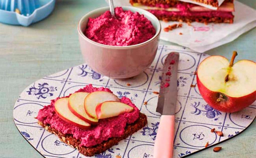Sándwich de remolacha y manzana