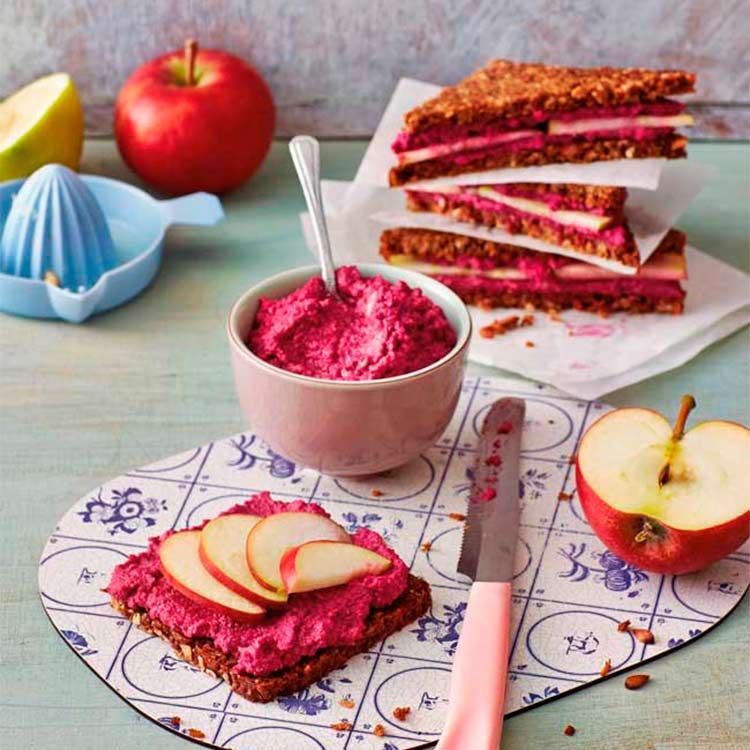 Sándwich de remolacha y manzana Sándwich de remolacha y manzana