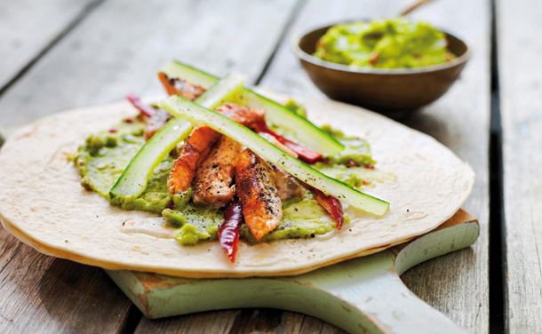 Tacos de salmón con guacamole