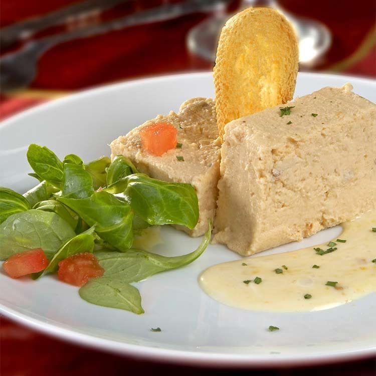 Pastel de pescado con mayonesa Pastel de pescado con mayonesa