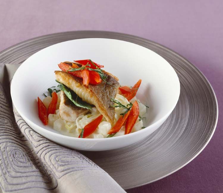 Tenca con apionabo y pimiento rojo Tenca con apionabo y pimiento rojo