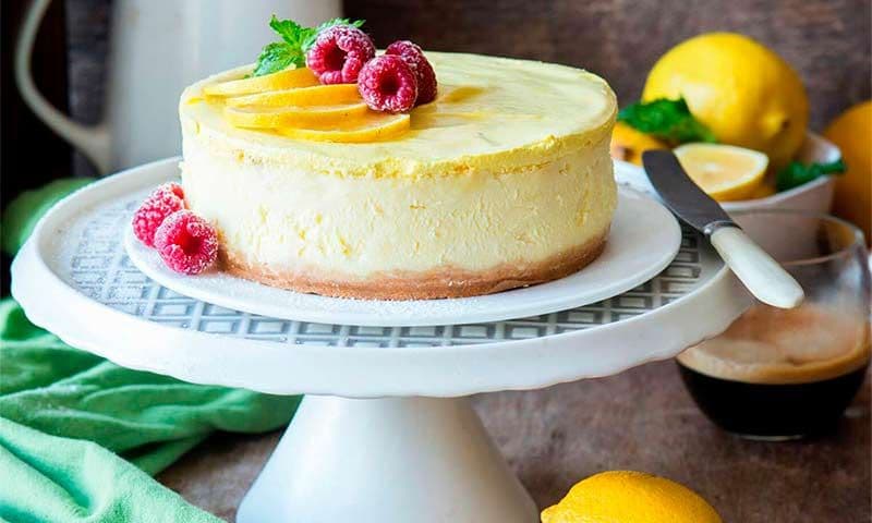 Tarta de mousse de limón